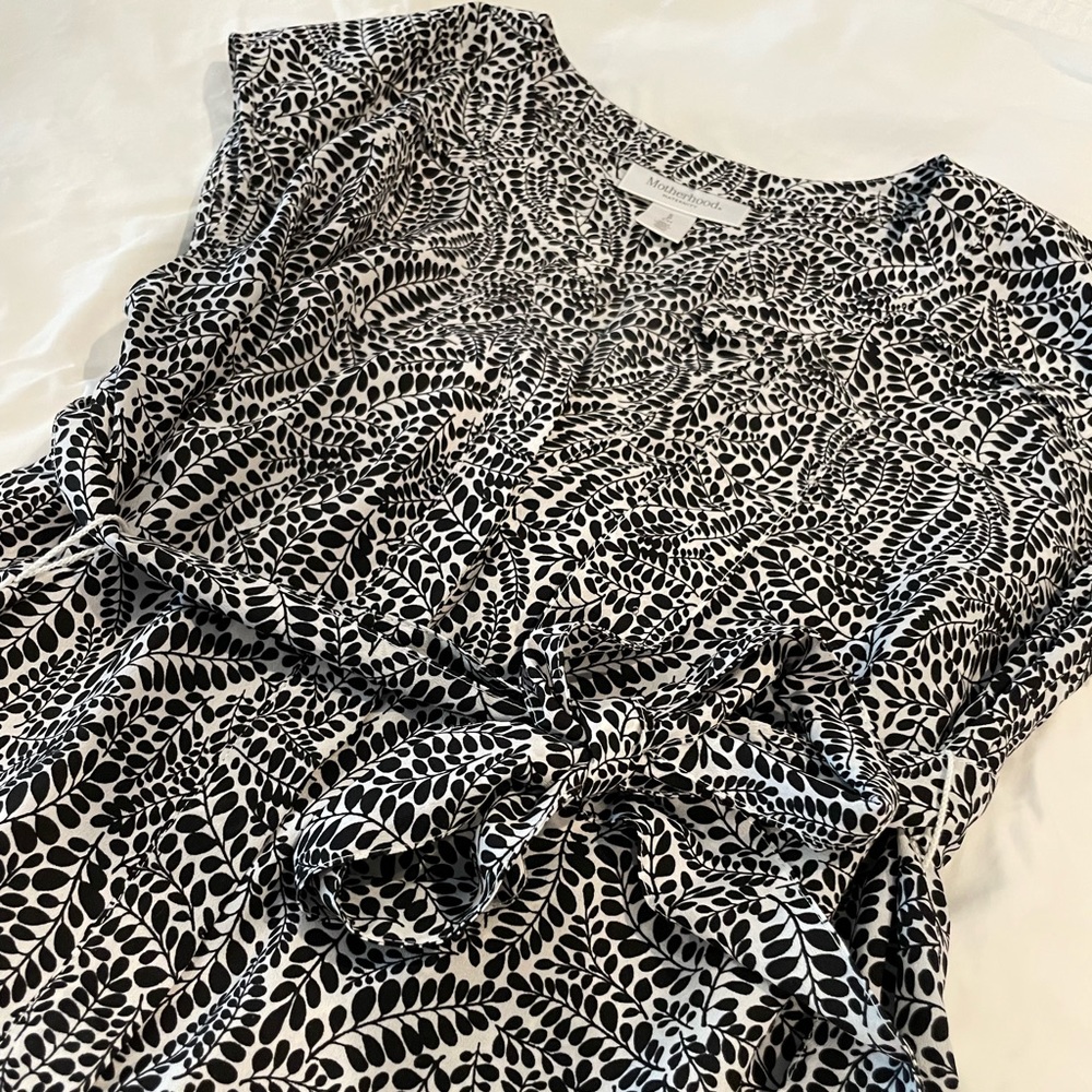 Motherhood Maternity size Small Petite black and white blouse